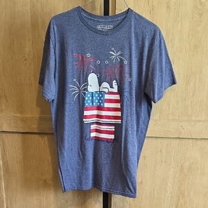 (J43) Womans Peanuts Blue Snoopy Fireworks Tee Sz L